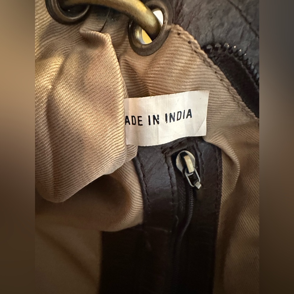 Nino BOSSI Brown Leather Shoulder Bag with Slouchy Design - Picture 5 of 5